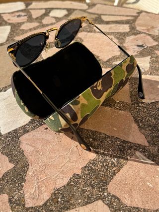 Gafas de sol Bape negras y doradas