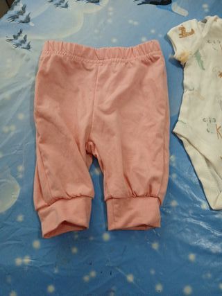 Conjunto bebé body y polainas estampado