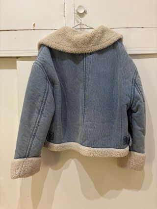Chaqueta Zara vaquera forrada borreguito