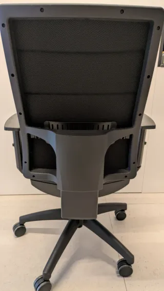 Silla ergonómica de oficina negra