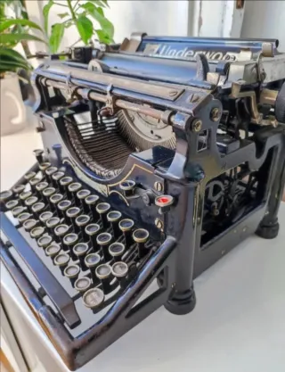 Máquina de escribir Underwood antigua