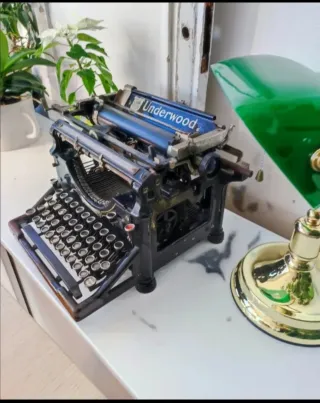 Máquina de escribir Underwood antigua