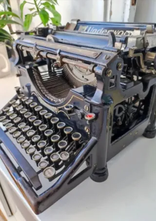 Máquina de escribir Underwood antigua