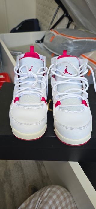 Zapatillas Jordan Blancas y Rosas Talla 37.5