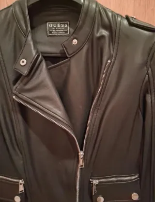 Cazadora Guess elástica Talla S