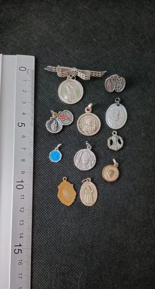 Lote 11 medallas religiosas antiguas