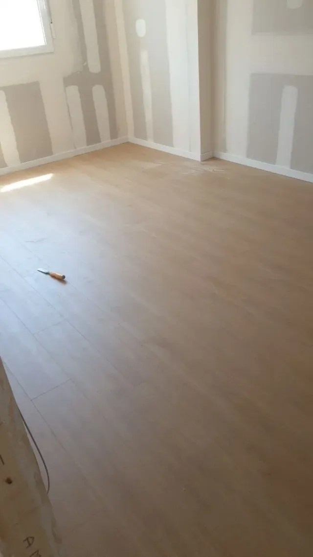 SUELOS LAMINADOS/ REVESTIMIENTOS LIGEROS