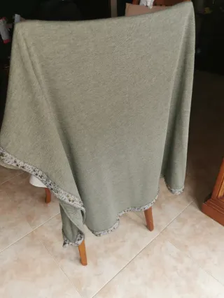 Chal/Bufanda Beige con Flores Rosas