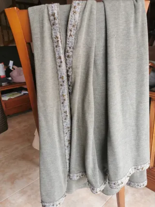 Chal/Bufanda Beige con Flores Rosas