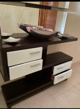 Mueble de salón con vitrina y cajones