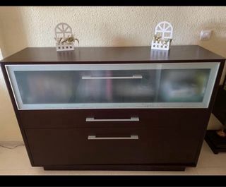 Mueble de salón con vitrina y cajones