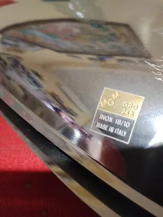 Piatto da portata in acciaio inox e decori oro