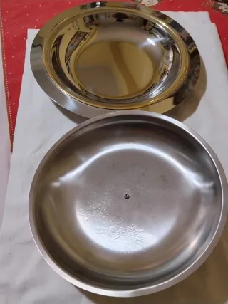 Piatto da portata in acciaio inox e decori oro