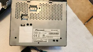 Radio Pioneer y consola Ford Focus