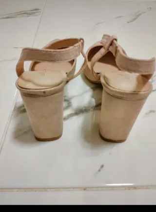 Scarpe con tacco basso