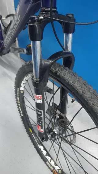 Bicicleta Specialized Hardrock Morada