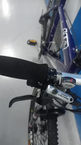 Bicicleta Specialized Hardrock Morada