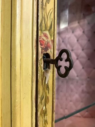 Vitrina Antigua Esquinera Dorada.