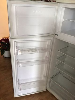 Frigorífico (Nevera) blanco dos puertas