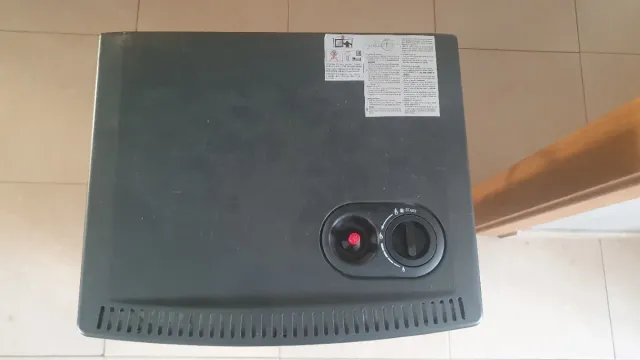 Estufa de bombona gris/negra de metal