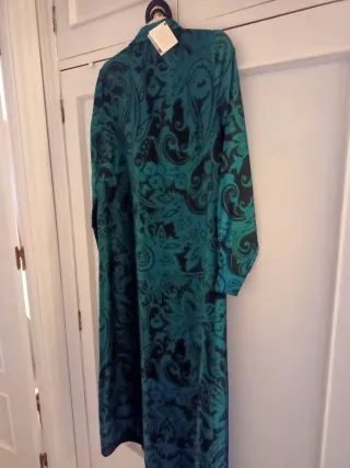 Vestido Zara estampado L con cinturón negro