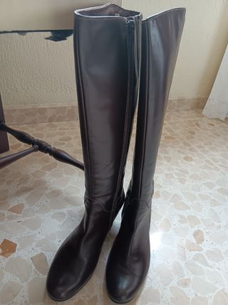 Botas altas de piel marrón a estrenar