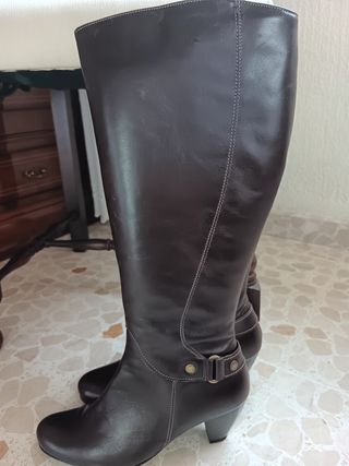 Botas altas de piel marrón a estrenar