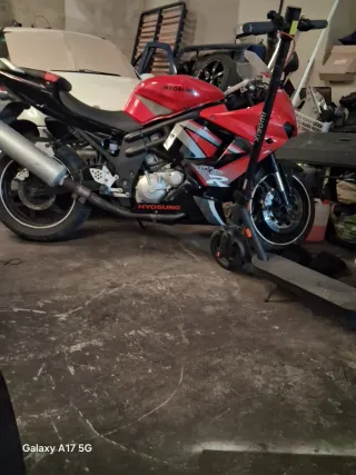 Hyosung GT 650 R Roja