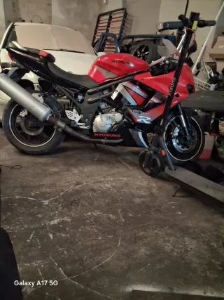 Hyosung GT 650 R Roja