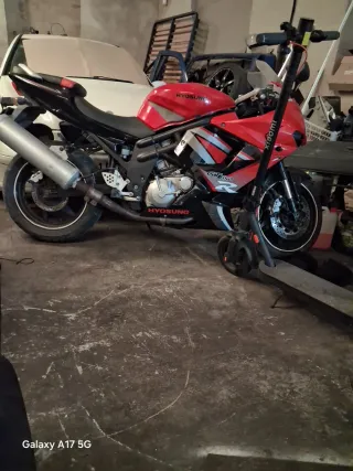 Hyosung GT 650 R Roja