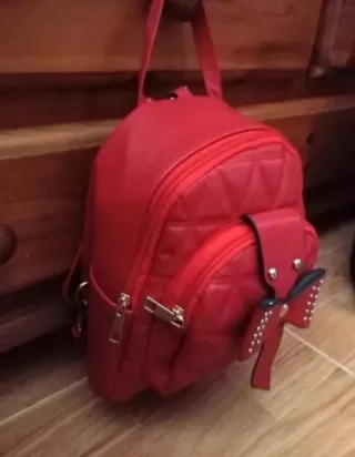 Bolso Mochila estilo casual Color rojo (NUEVO)