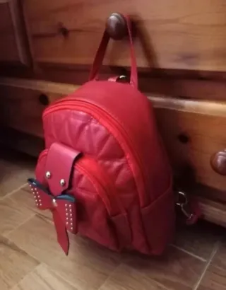 Bolso Mochila estilo casual Color rojo (NUEVO)