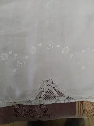 Sábana de hilo antigua bordada