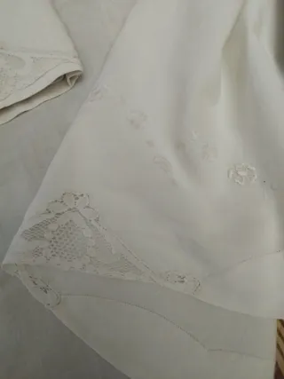 Sábana de hilo antigua bordada