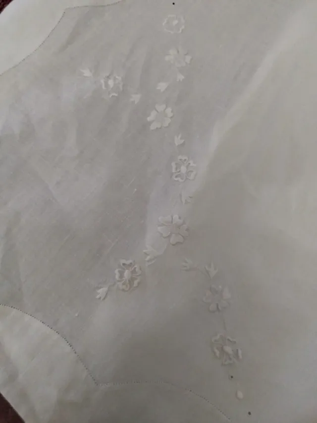 Sábana de hilo antigua bordada