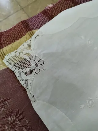 Sábana de hilo antigua bordada