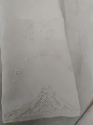 Sábana de hilo antigua bordada
