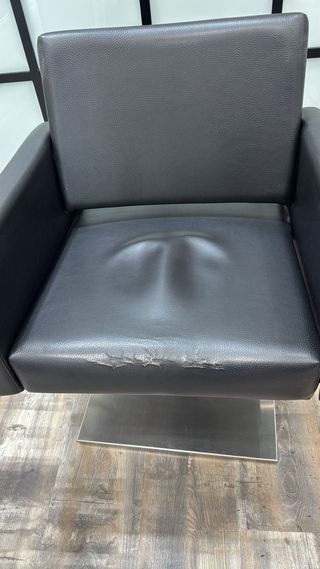 9 Poltrone da parrucchiere nere con sollevatore