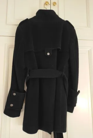 Chaqueton negro con cinturón Purificación García