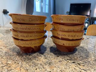 8 Cuencos para Sopa Castellana de barro vidriado.
