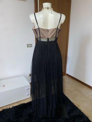 Abito lungo nero in tulle