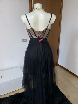 Abito lungo nero in tulle