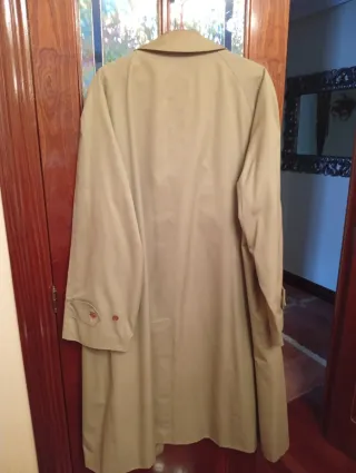 Gabardina Burberry Caballero Beige
