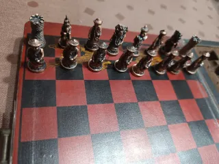 Ajedrez de viaje metálico