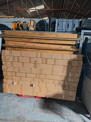 Mesa de madera maciza rustica plegable.