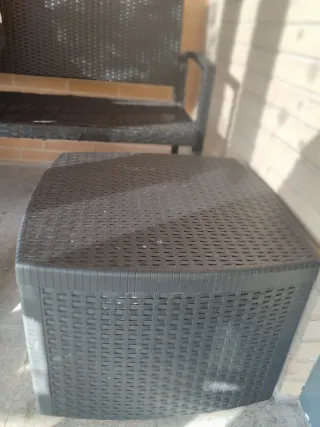 Mesa auxiliar ratán negra y gris