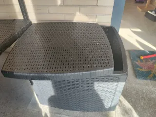 Mesa auxiliar ratán negra y gris