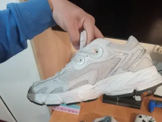 Zapatillas Adidas Gris y Blanco