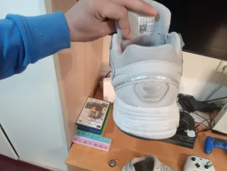 Zapatillas Adidas Gris y Blanco