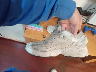 Zapatillas Adidas Gris y Blanco